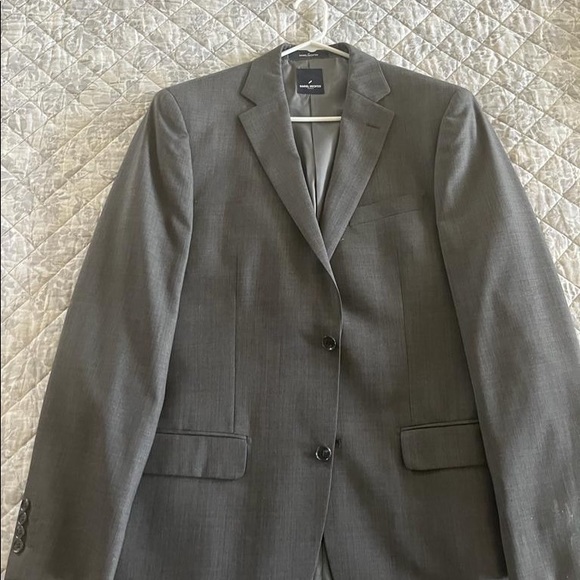Men suit, jacket 40 size and pants are 36/32 - Picture 4 of 6